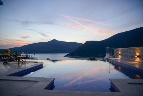 Kalkan Villa Sleeps 10 Pool Air Con Wifi
