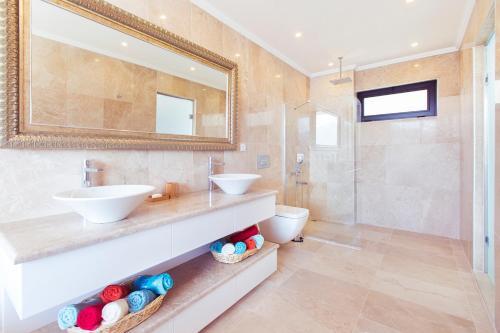 Kalkan Villa Sleeps 10 Pool Air Con Wifi