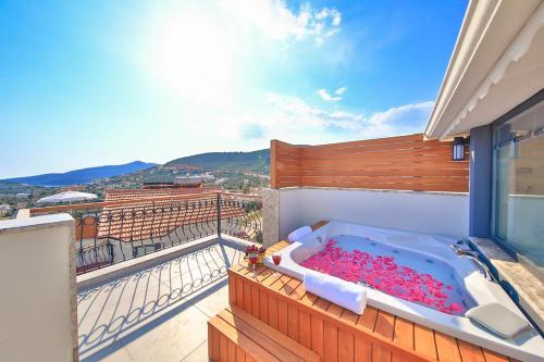 Kalkan Villa Sleeps 6 Pool Air Con Wifi