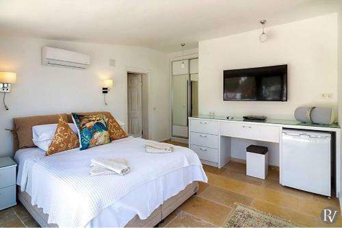 Kalkan Villa Sleeps 8 Pool Air Con Wifi