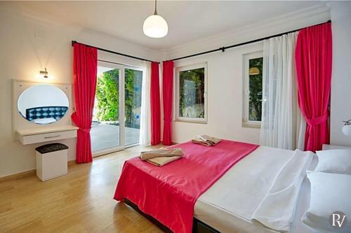 Kalkan Villa Sleeps 10 Pool Air Con Wifi