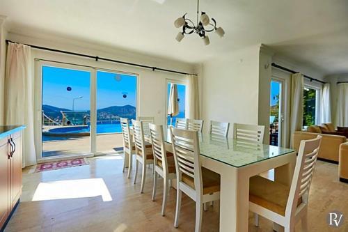 Kalkan Villa Sleeps 10 Pool Air Con Wifi