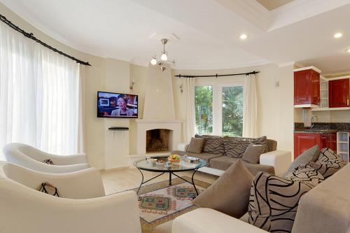 Kalkan Villa Sleeps 10 Pool Air Con Wifi
