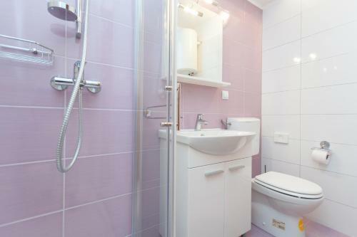 Hostal Studio And Room Lena