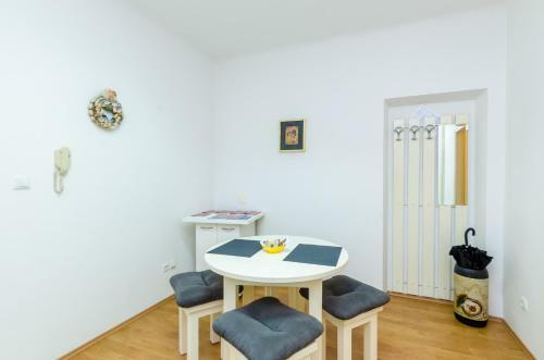 Apartment M