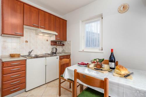 Rona Apartments Ani
