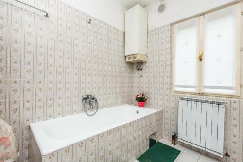 Rona Apartments Ani