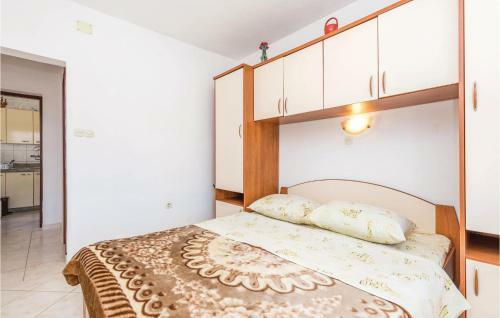 Two-bedroom Apartment In Lopar