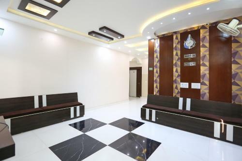 Oyo 3202 Hotel Gayatri Residency