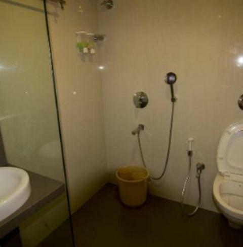 Rajhans Hotel