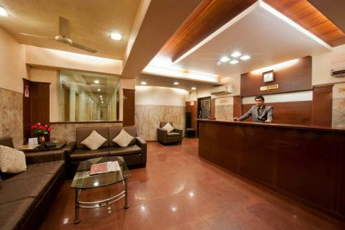 Rajhans Hotel