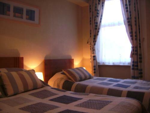 Hostal Dolphin Guesthouse