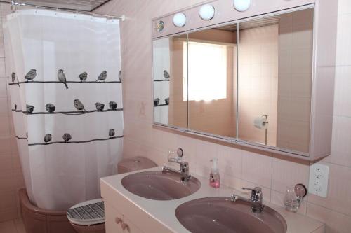 Hostal Guesthouse V�geliwohl