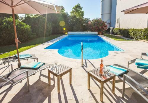 Le Temple-sur-lot Chateau Sleeps 12 Pool