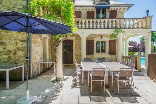 Luzech Chateau Sleeps 20 Pool Wifi