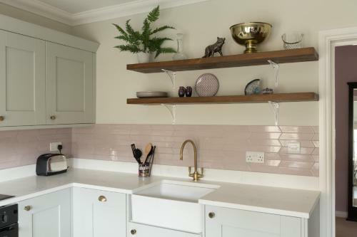 Vesta Central Bath Apartment