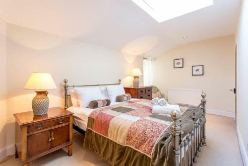 Altido Prestigious Location - Quintessential Mews House