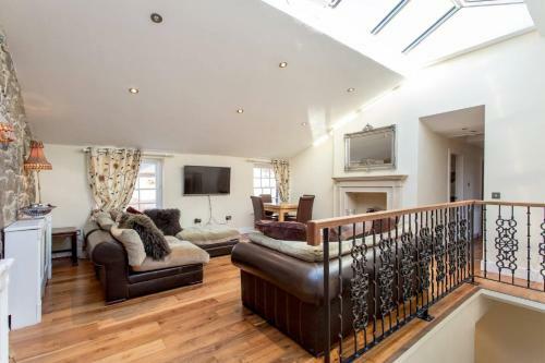 Altido Prestigious Location - Quintessential Mews House