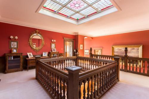 Hurst Green Chateau Sleeps 15 Pool Wifi