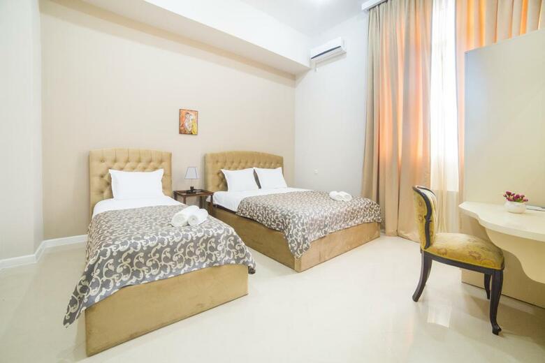 River S Hotel