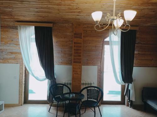 Hotel Four Brothers