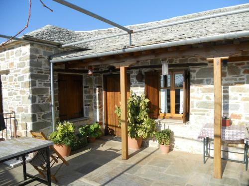 Hostal Sarafis Guesthouse