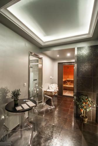 Hostal Ostra Menalon Luxury Suites