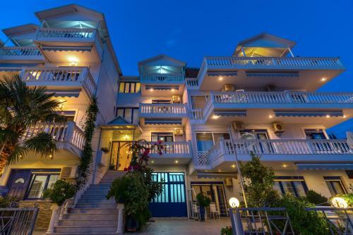 Hotel Mesogeios 2000