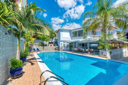 Hotel Mesogeios 2000
