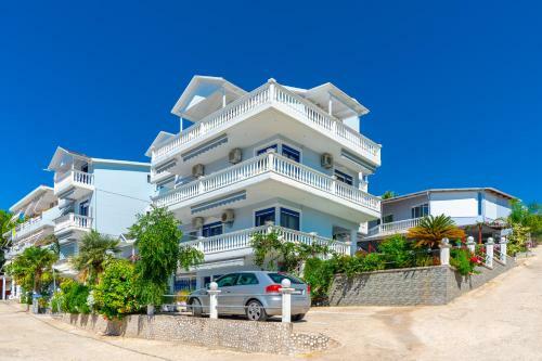 Hotel Mesogeios 2000