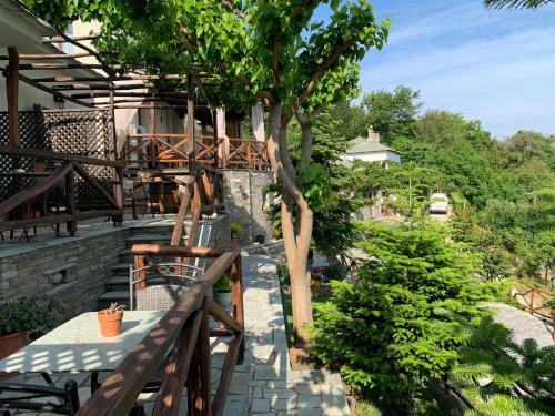 Hostal Iliovolo Guesthouse