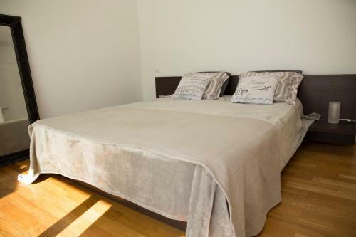Villa Infinity White Complex