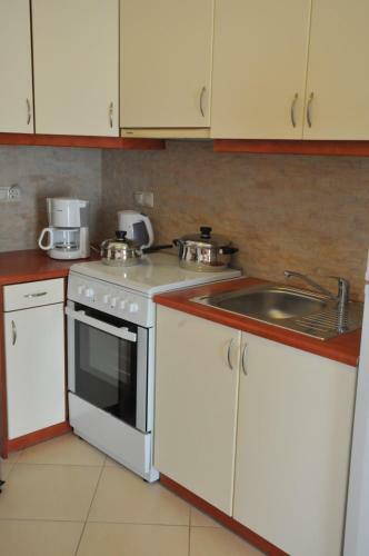 Aparthotel Finiki Plaza