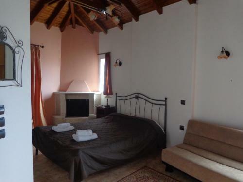 Hostal Alonaki Guesthouse
