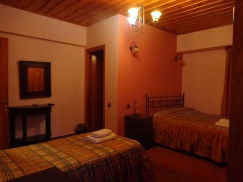 Hostal Alonaki Guesthouse