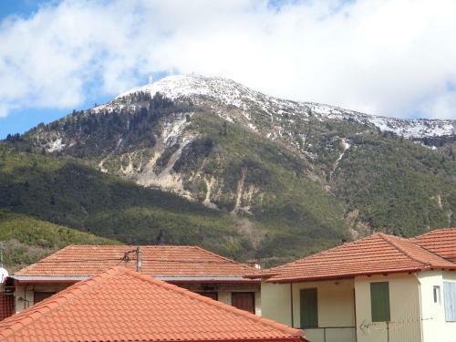 Hostal Alonaki Guesthouse