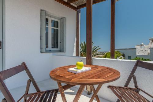 Plaka Suites