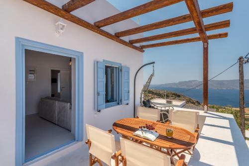 Plaka Suites