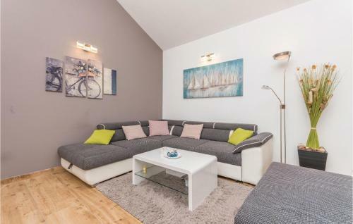 Four-bedroom Holiday Home In Kakma