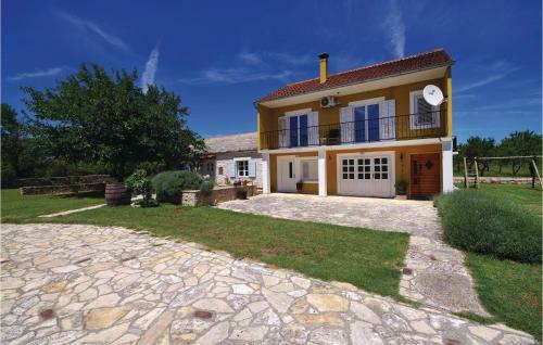 Three-bedroom Holiday Home In Bukovic