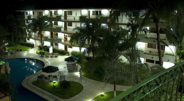 Casa Iguana All Suites Hotel