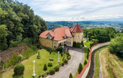 Five-bedroom Holiday Home In Sv.kriz Zacretje