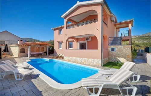 Holiday Home Pano With Fireplace I