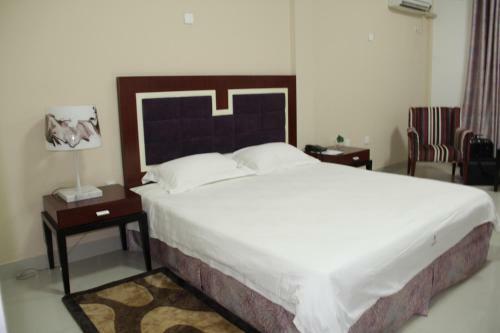 Hotel Ritz Waku Kungo