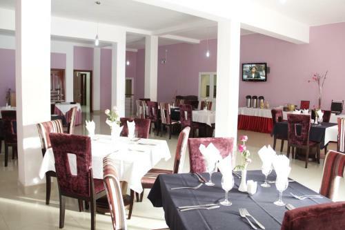 Hotel Ritz Waku Kungo