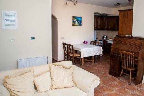 Leventis Villas Complex With Shared Pool