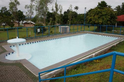 Hotel Caliraya Resort Club