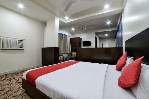 Hotel Oyo 4376 Imax Inn