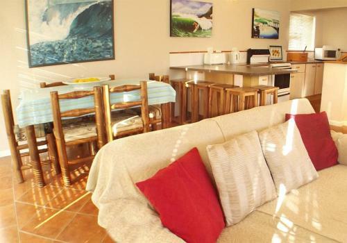 Point Village Accommodation - Laurie's House