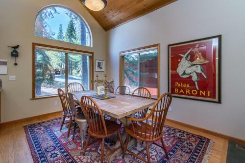 Tahoe Donner Snow Globe Home
